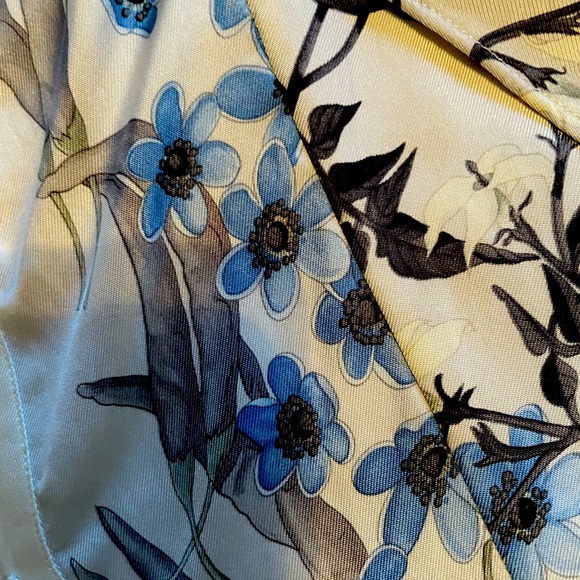 Savatore Ferragamo vintage from the archives silk blouse , S 6/ 42 worn once . - Picture 6 of 13
